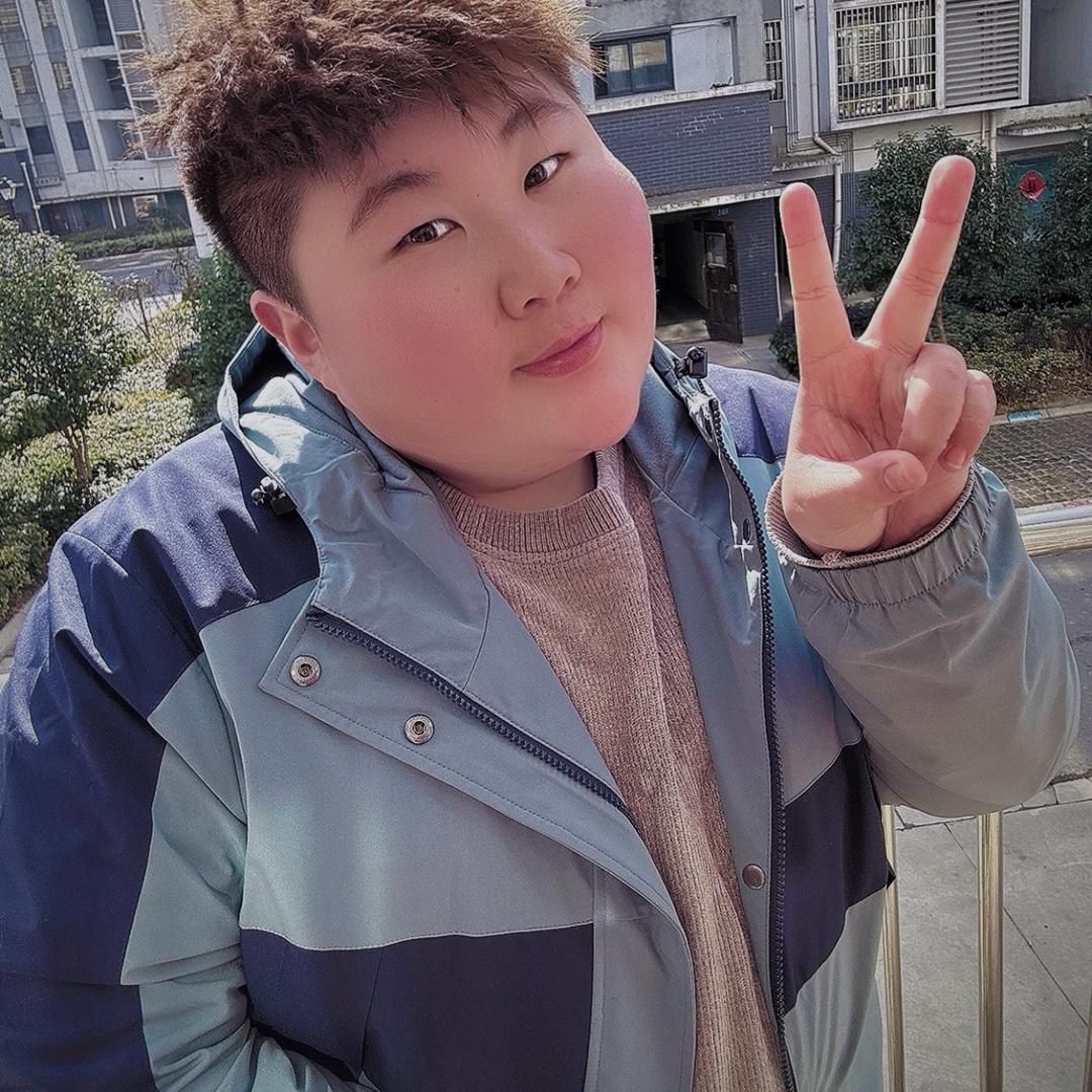 爱吃爱玩的成成🍊