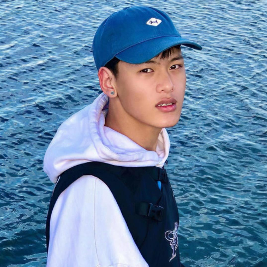 🎭𝔃𝓱𝓾𝔃𝓱𝓪