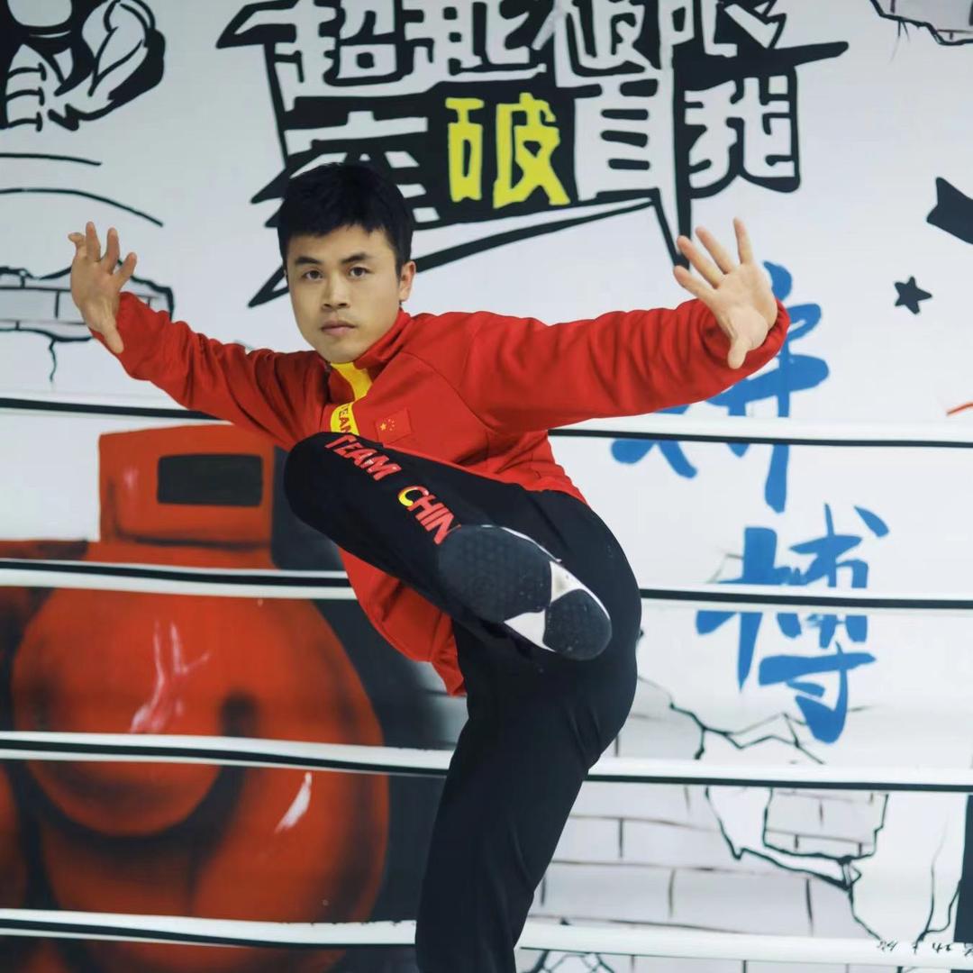 谢教练在娄星区教武术搏击