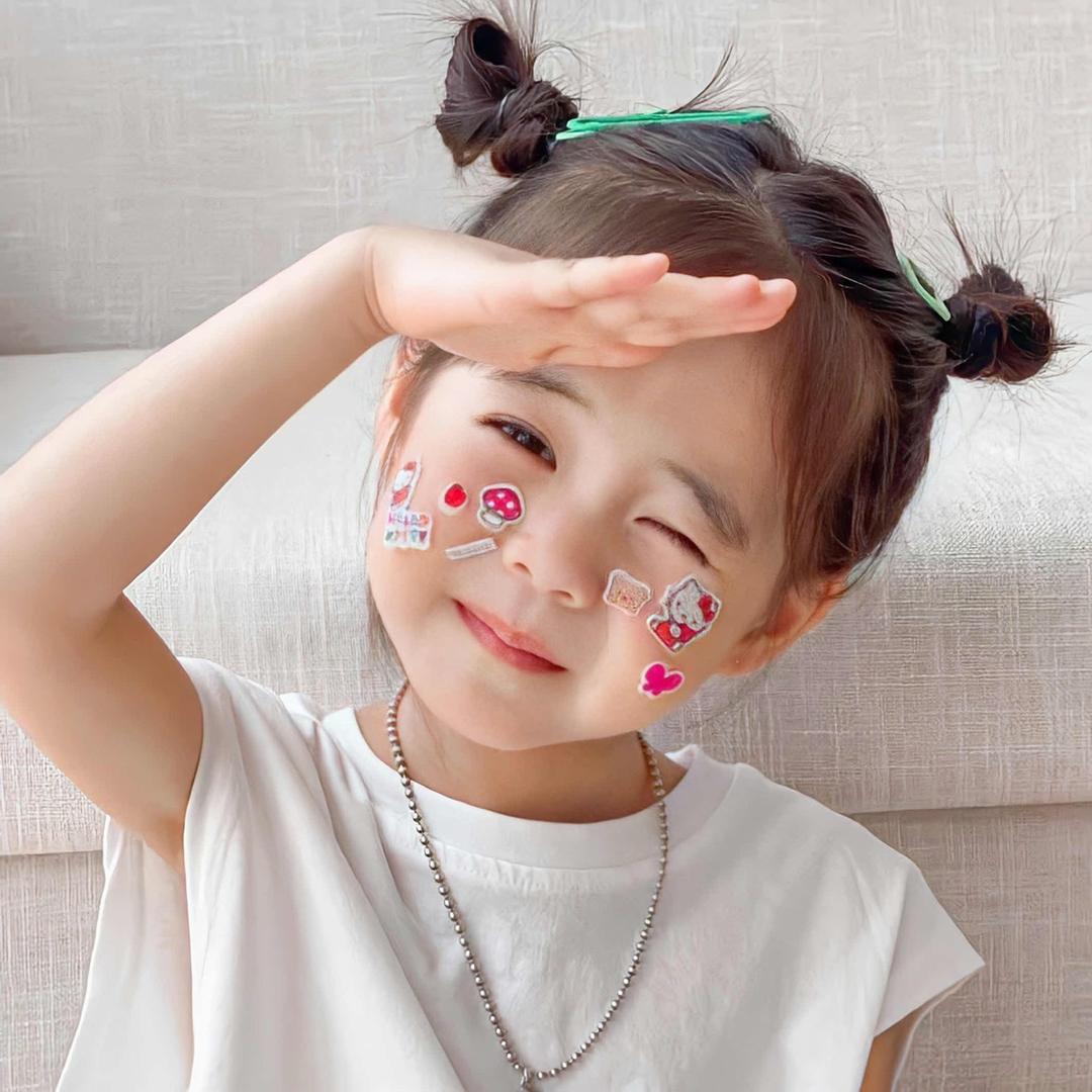 叼着棒棒糖去逛街🙊