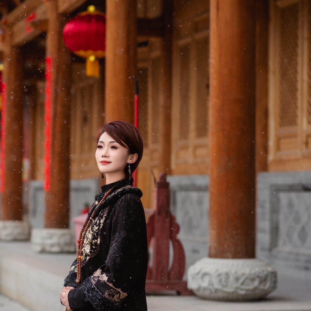 张炸炸汐禾室内蹦极