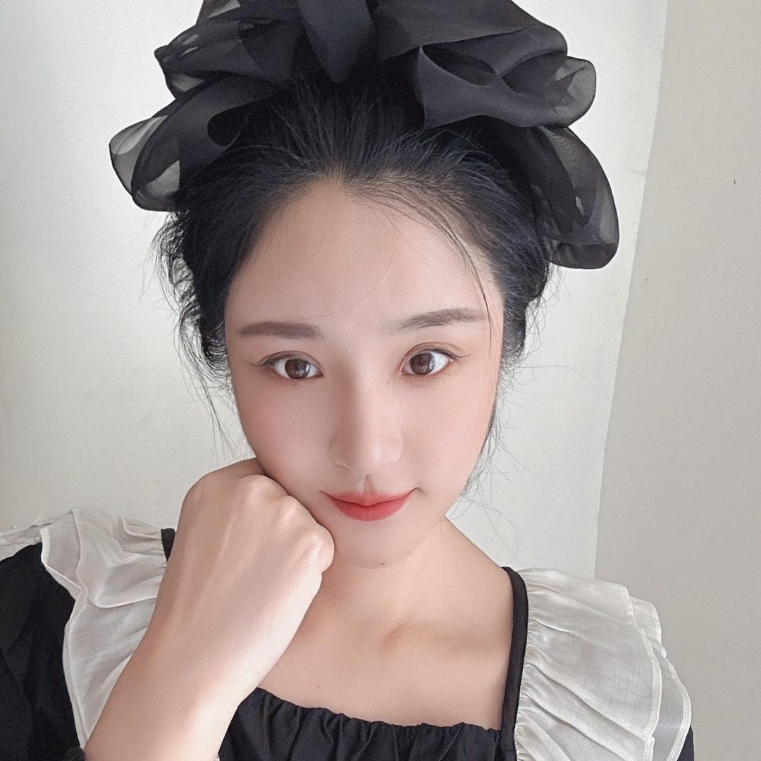 贾漪娜头像