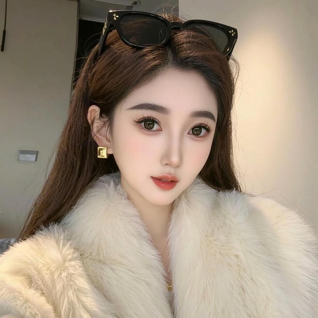 小妞爱榴莲