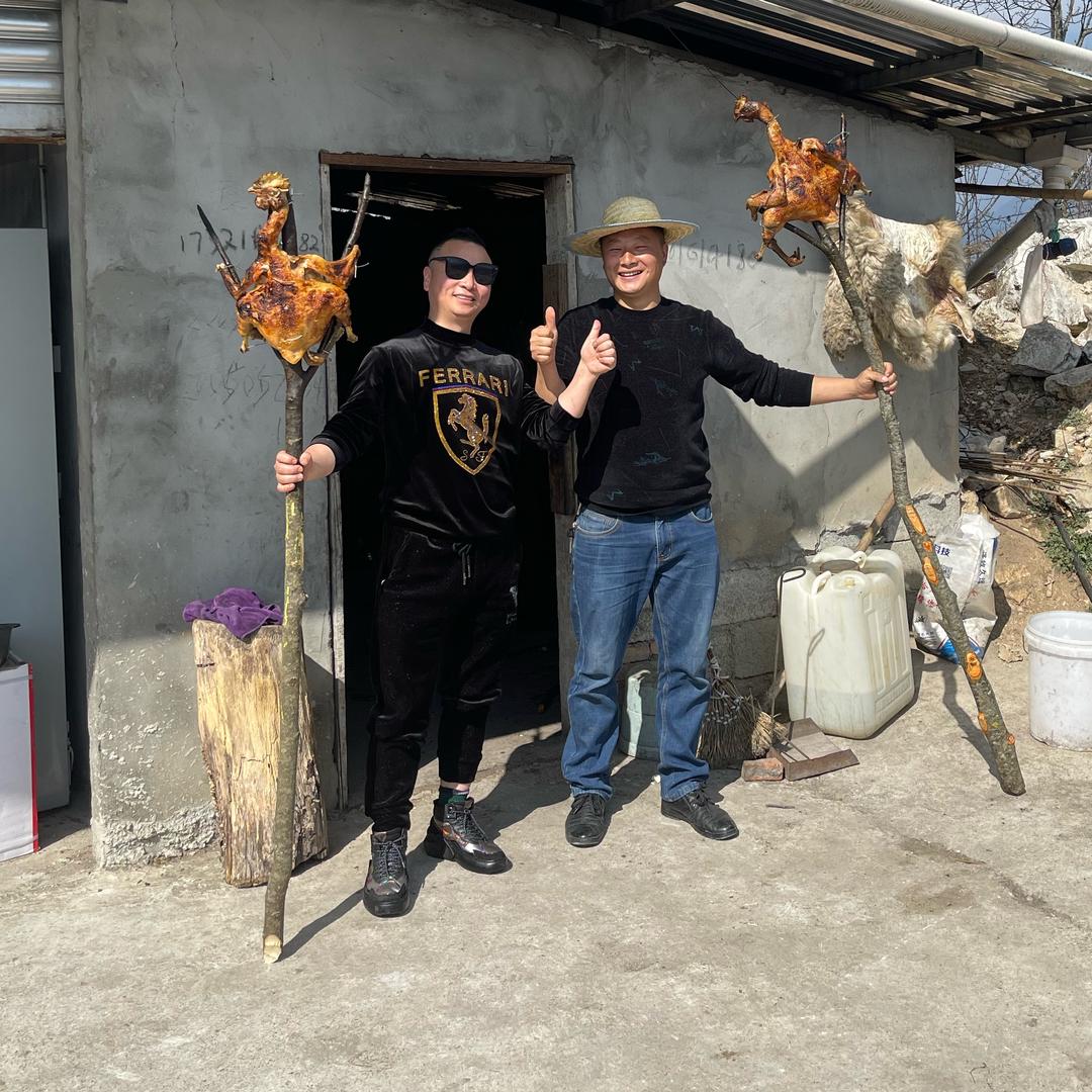 护农训犬员梁红