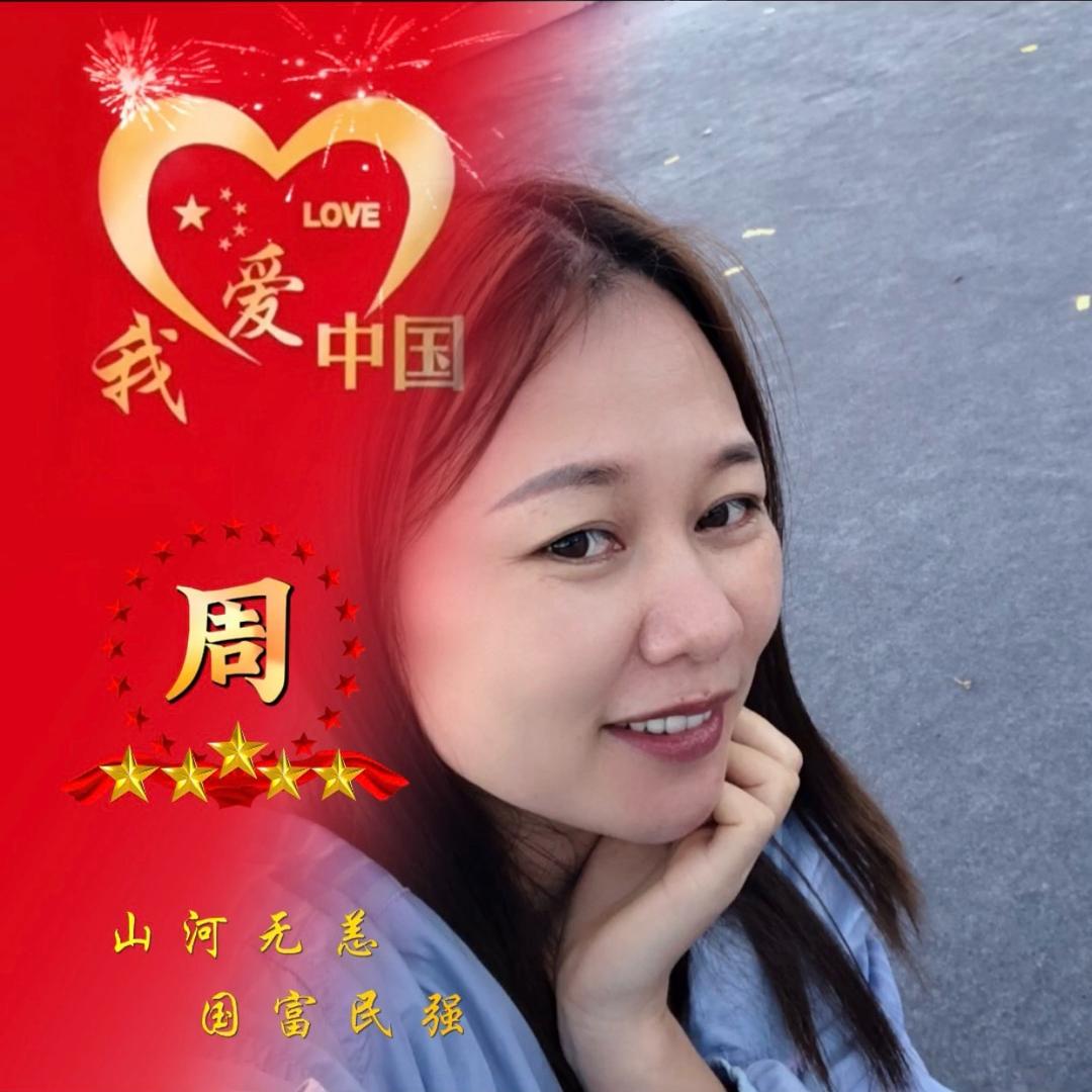 嘟着小嘴耍任性