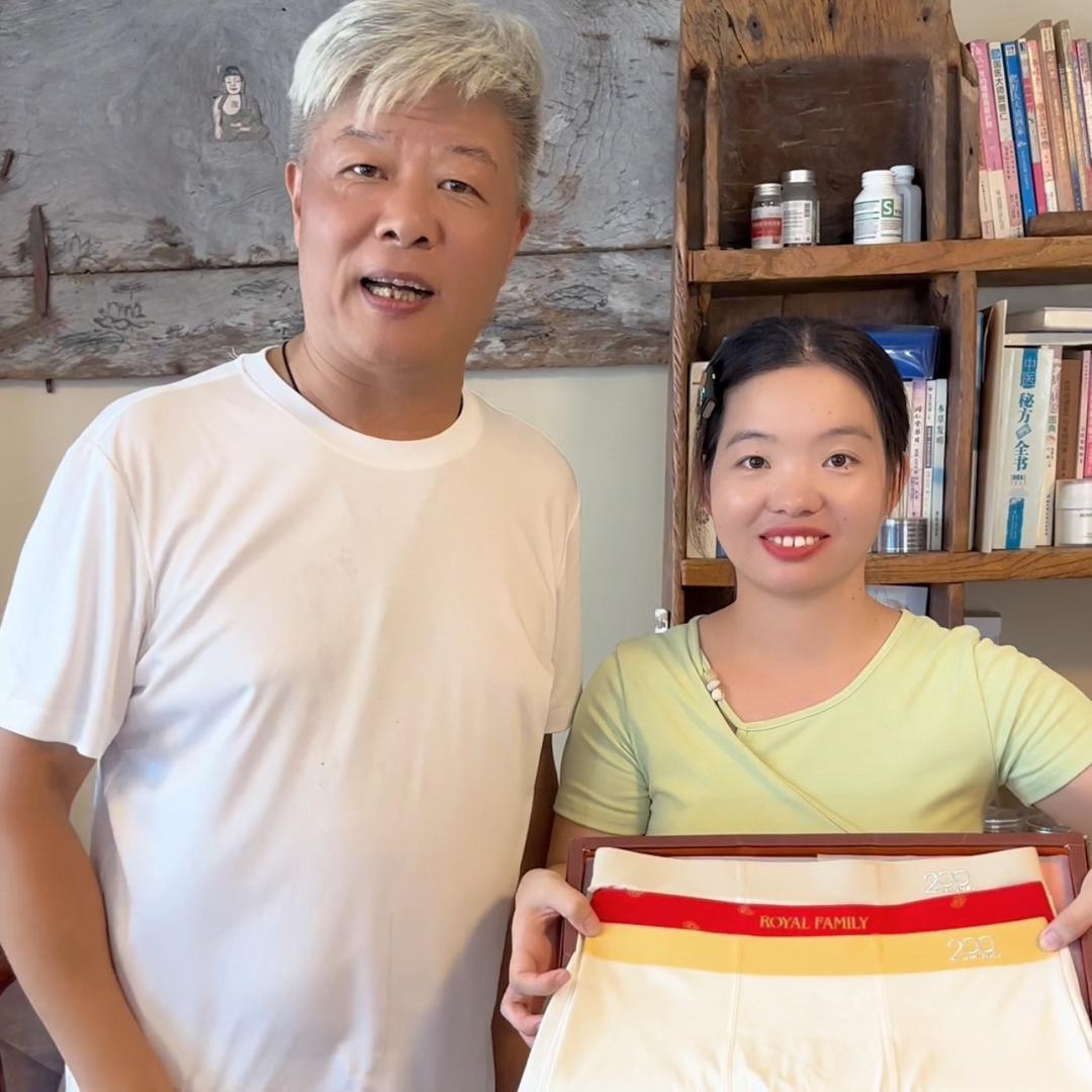 霞湖世家男装欢欢