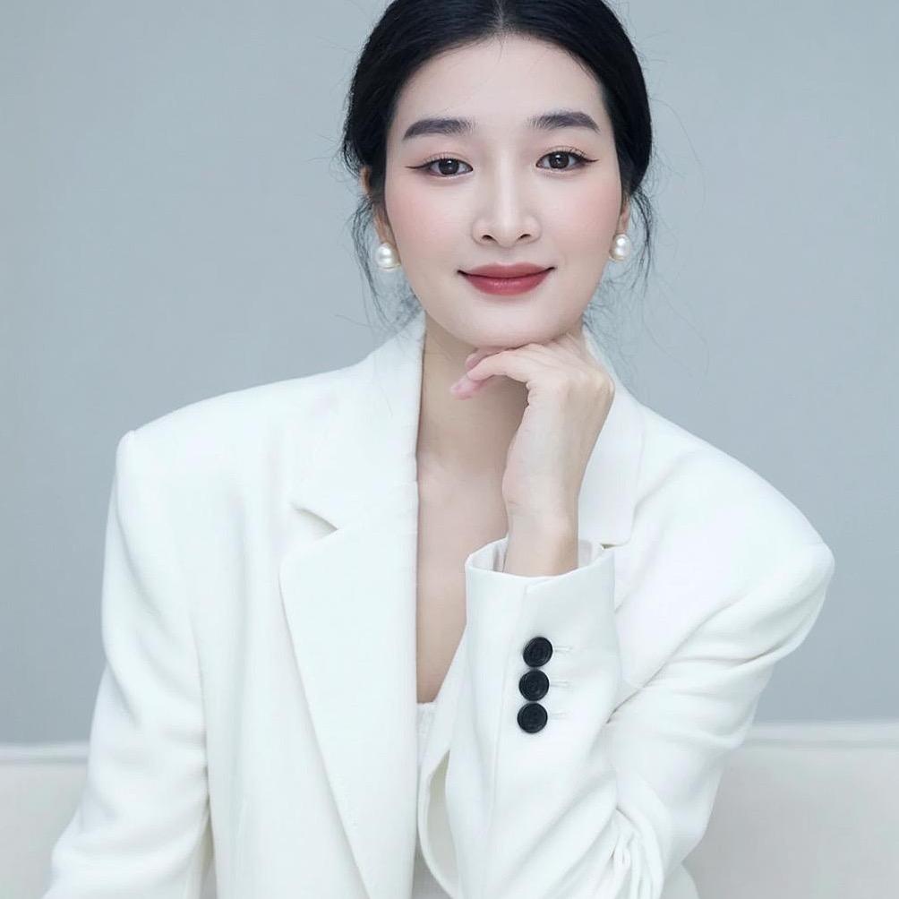 在深圳做西服的阿敏