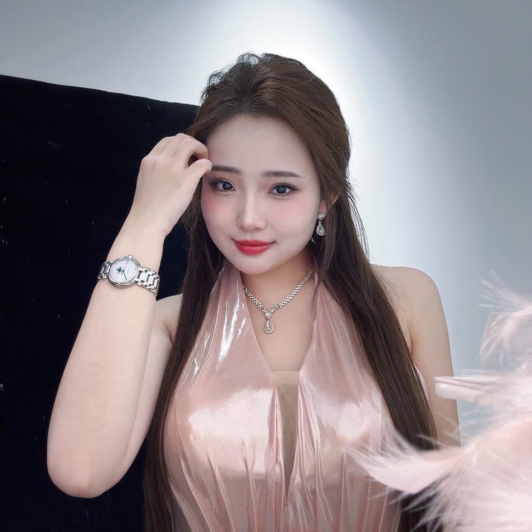 Yulia 菜菜