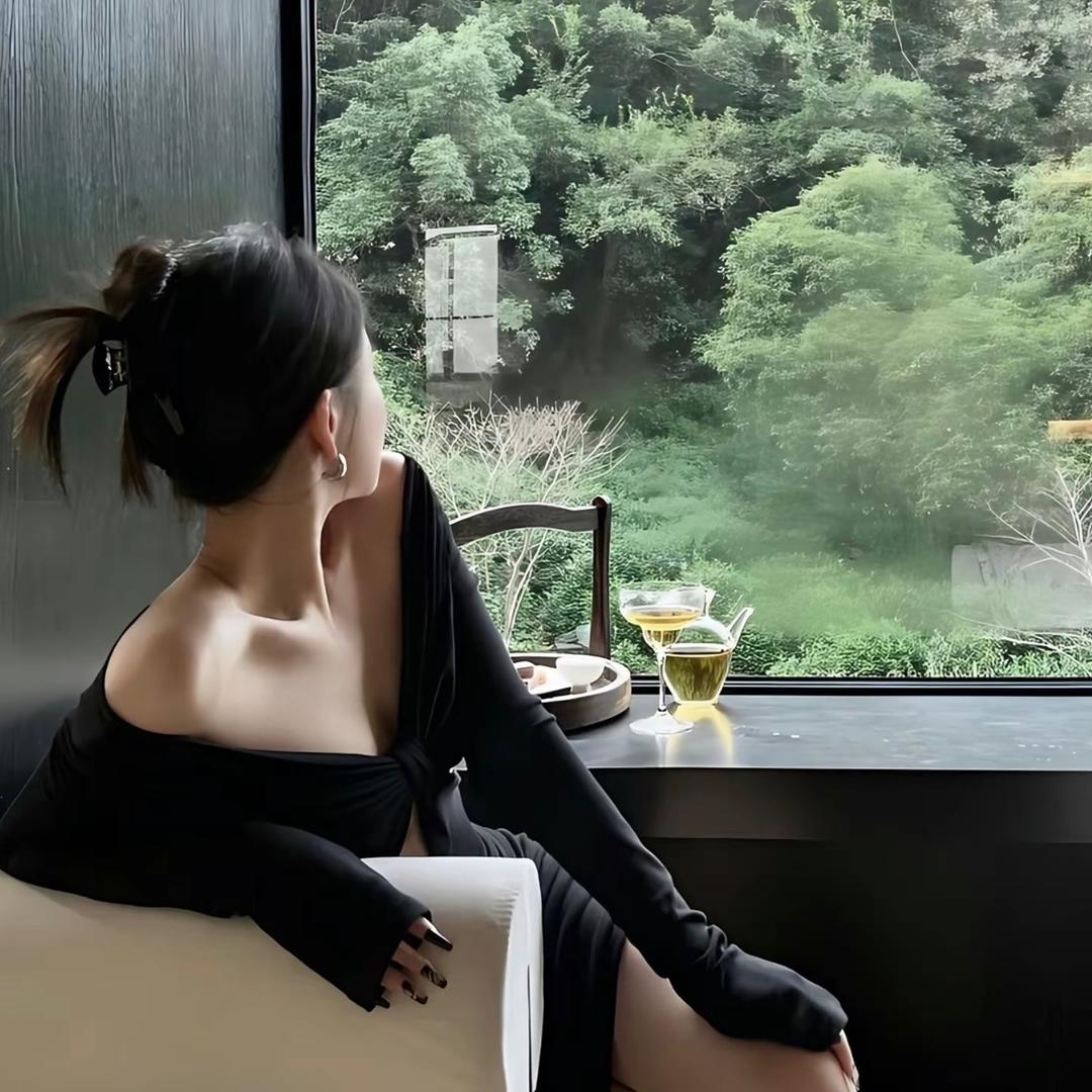 那女的
