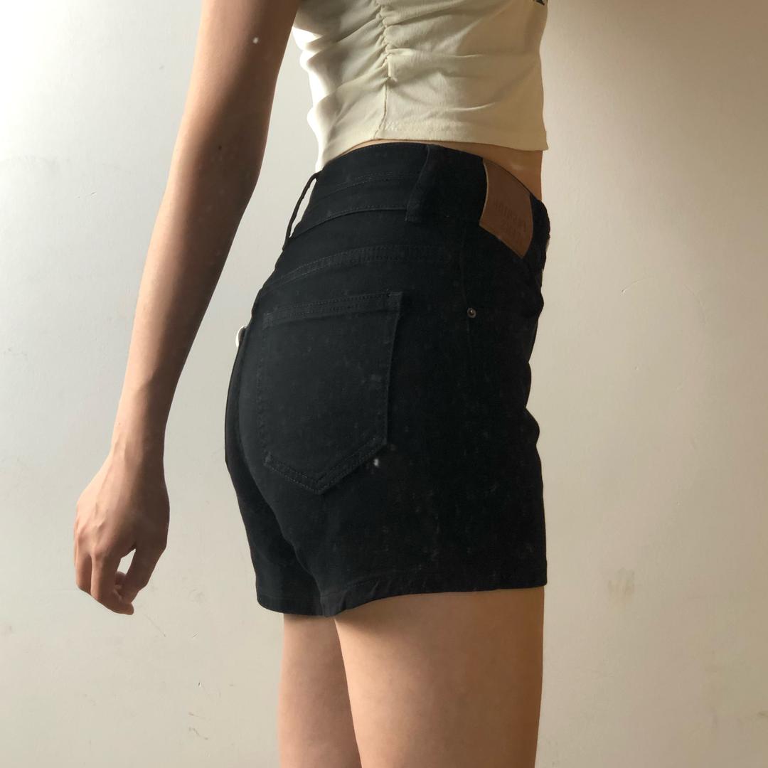 月月潮流牛仔店