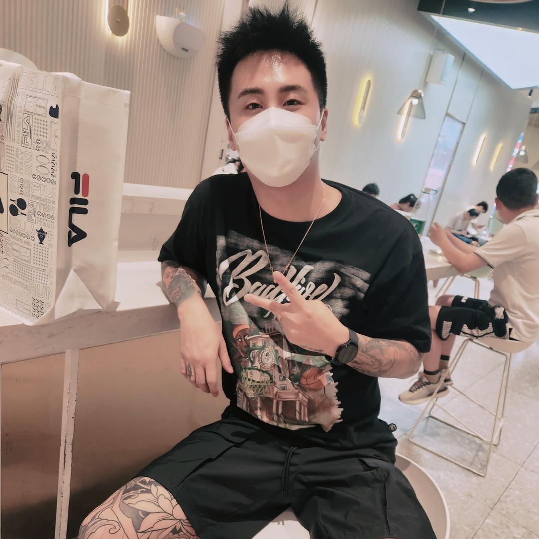 XINYS羽绒服源头工厂店