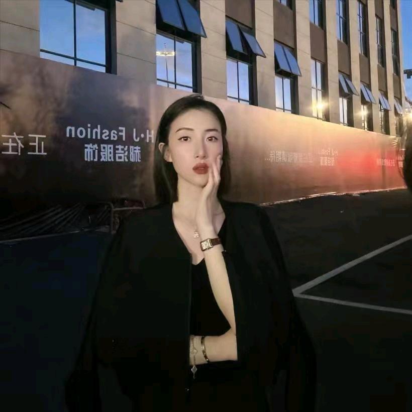 郝洁（私服穿搭）