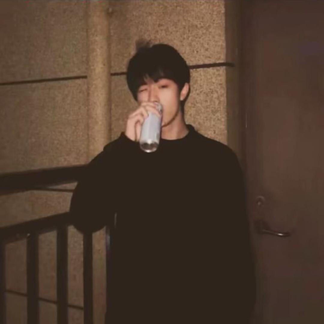 七点半了