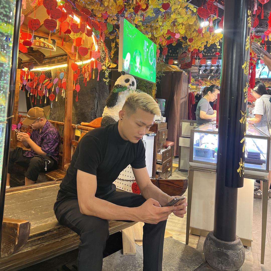 廉江男士百绅发型师【阿坤】