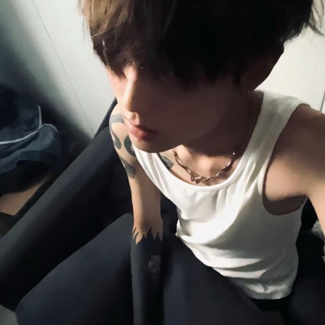 天黑黑喂狗