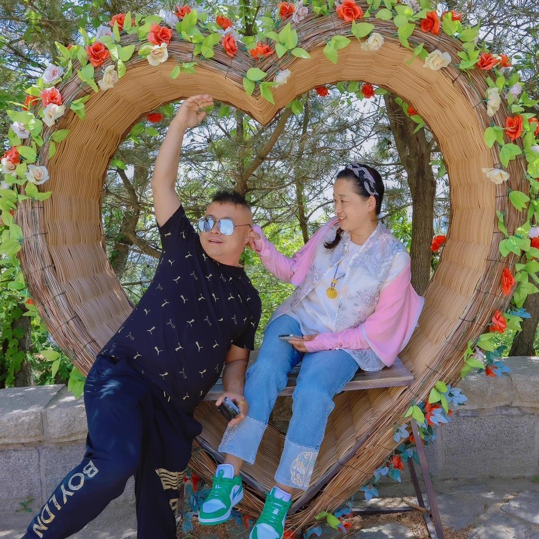 张小波溜达牛（娜姐在厨房）