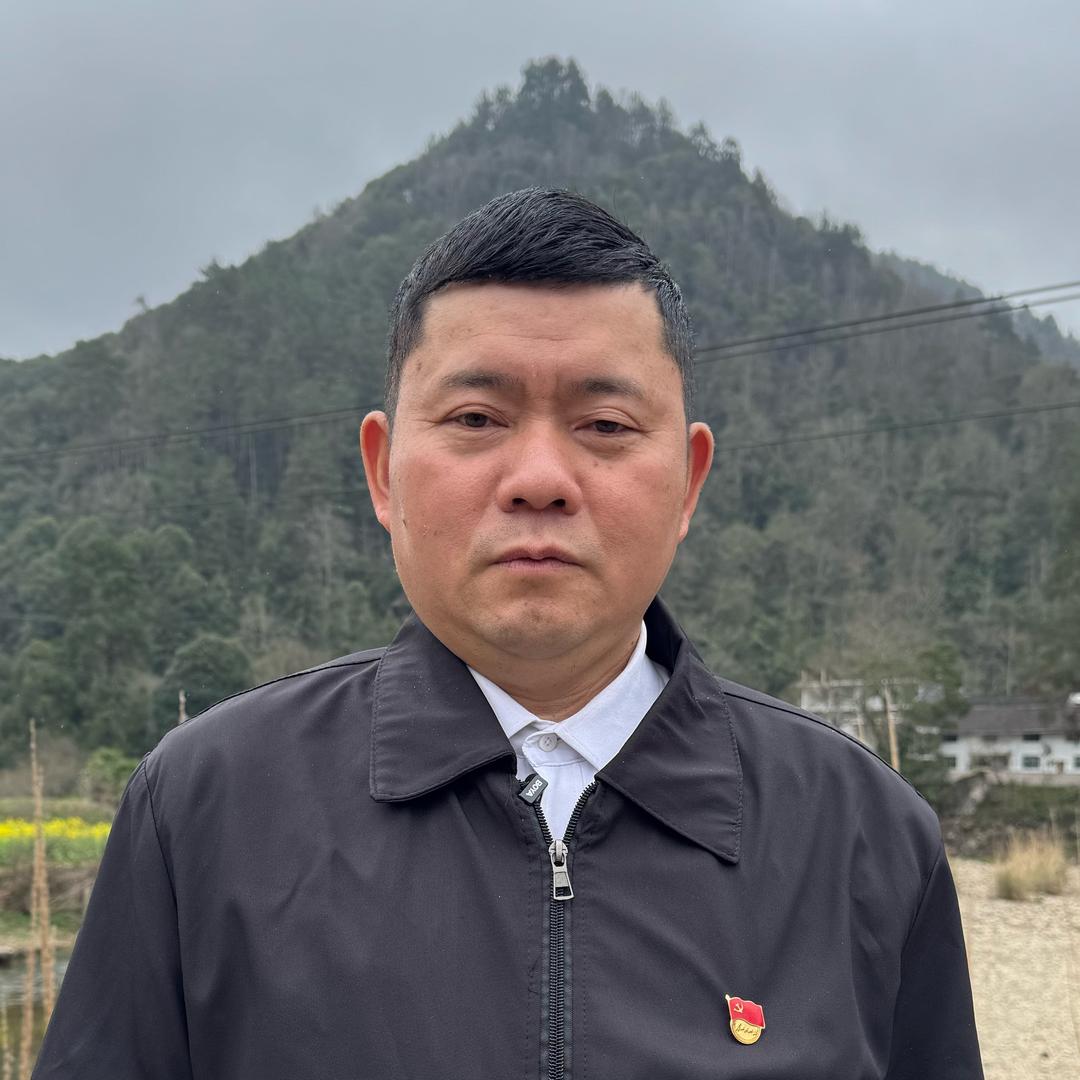 驻村书记卓仕军