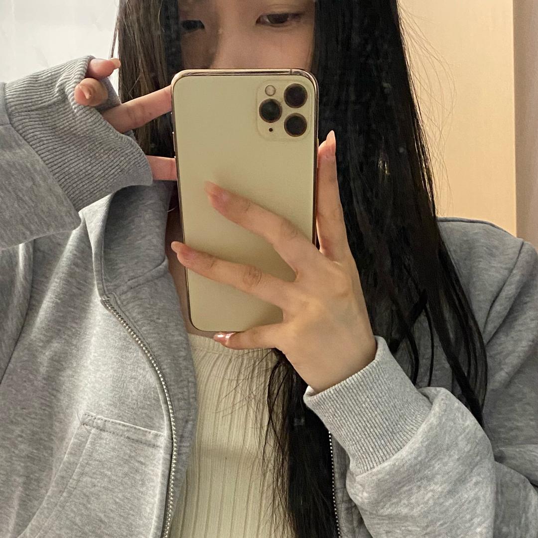 西西不嘻嘻