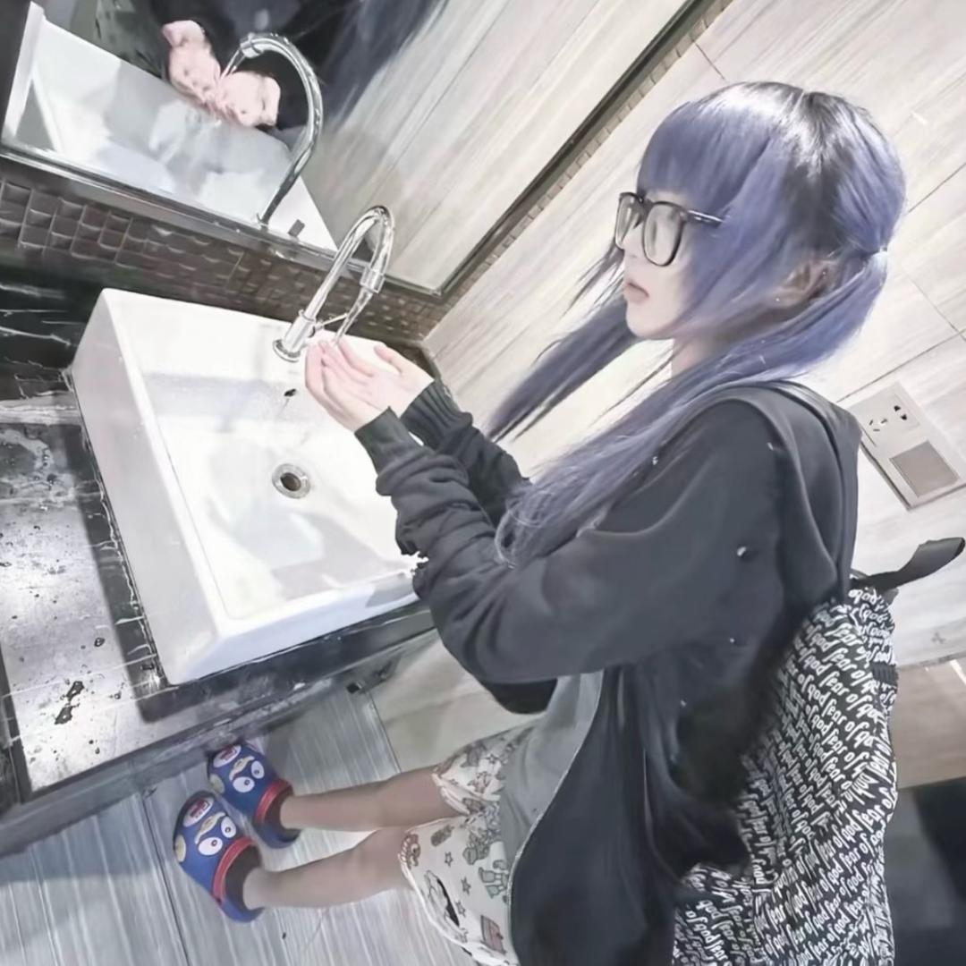 悲痛讨述