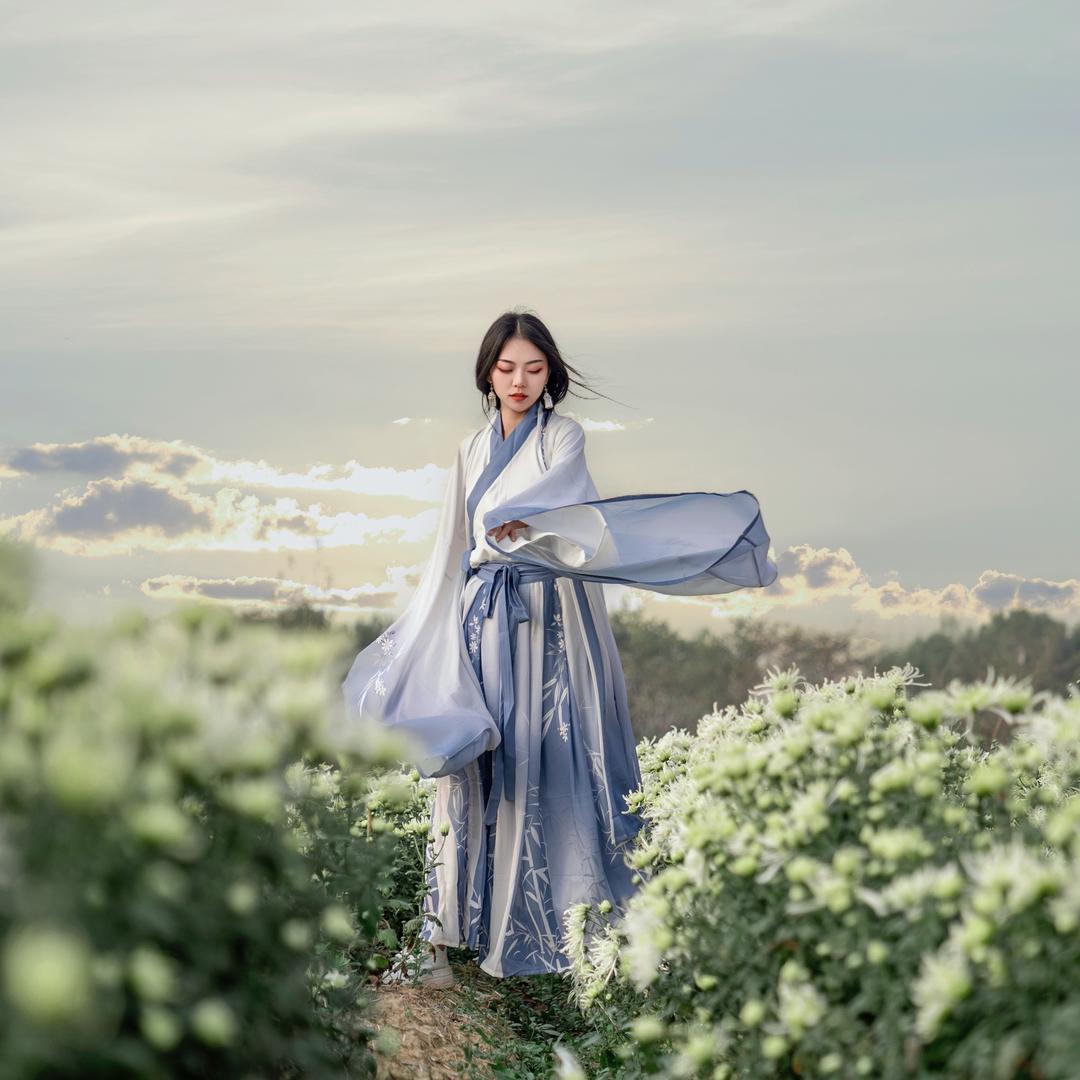 悠悠呐（天边花海Media®）