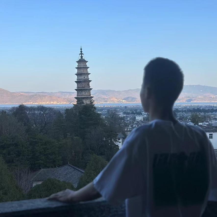 性格怪。