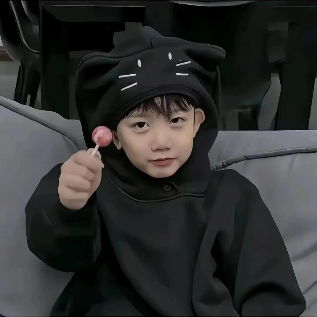 骑着老奶奶闯红灯