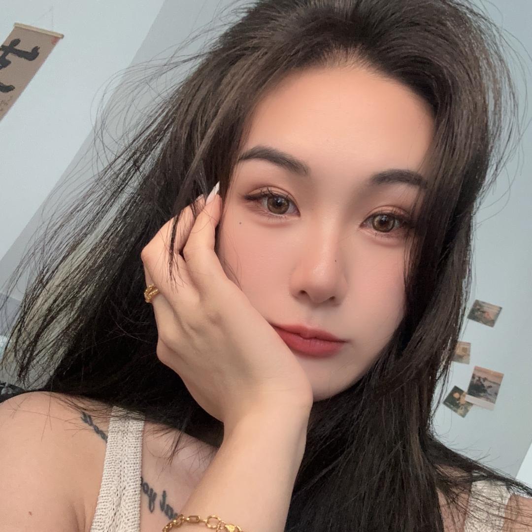 她。