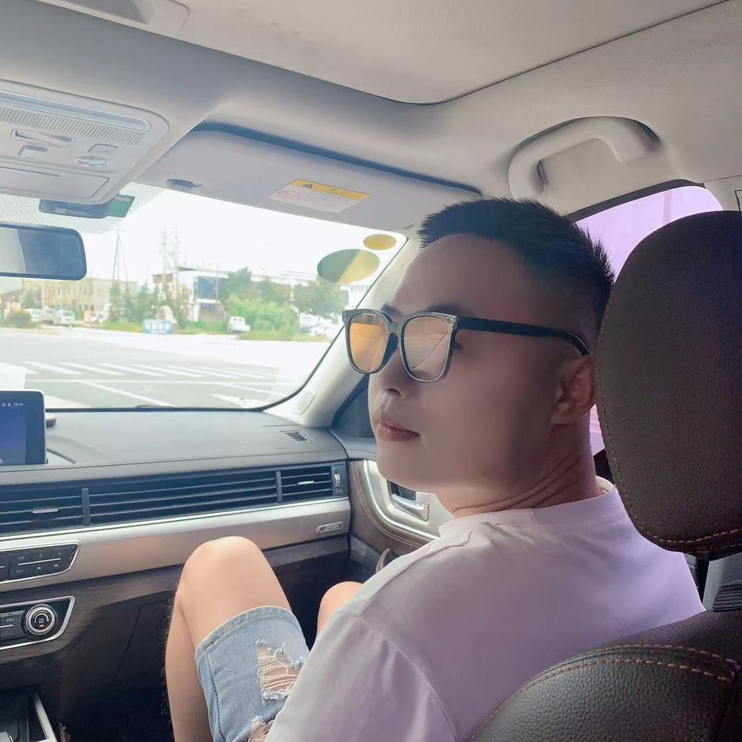 小孩很闹人！！！