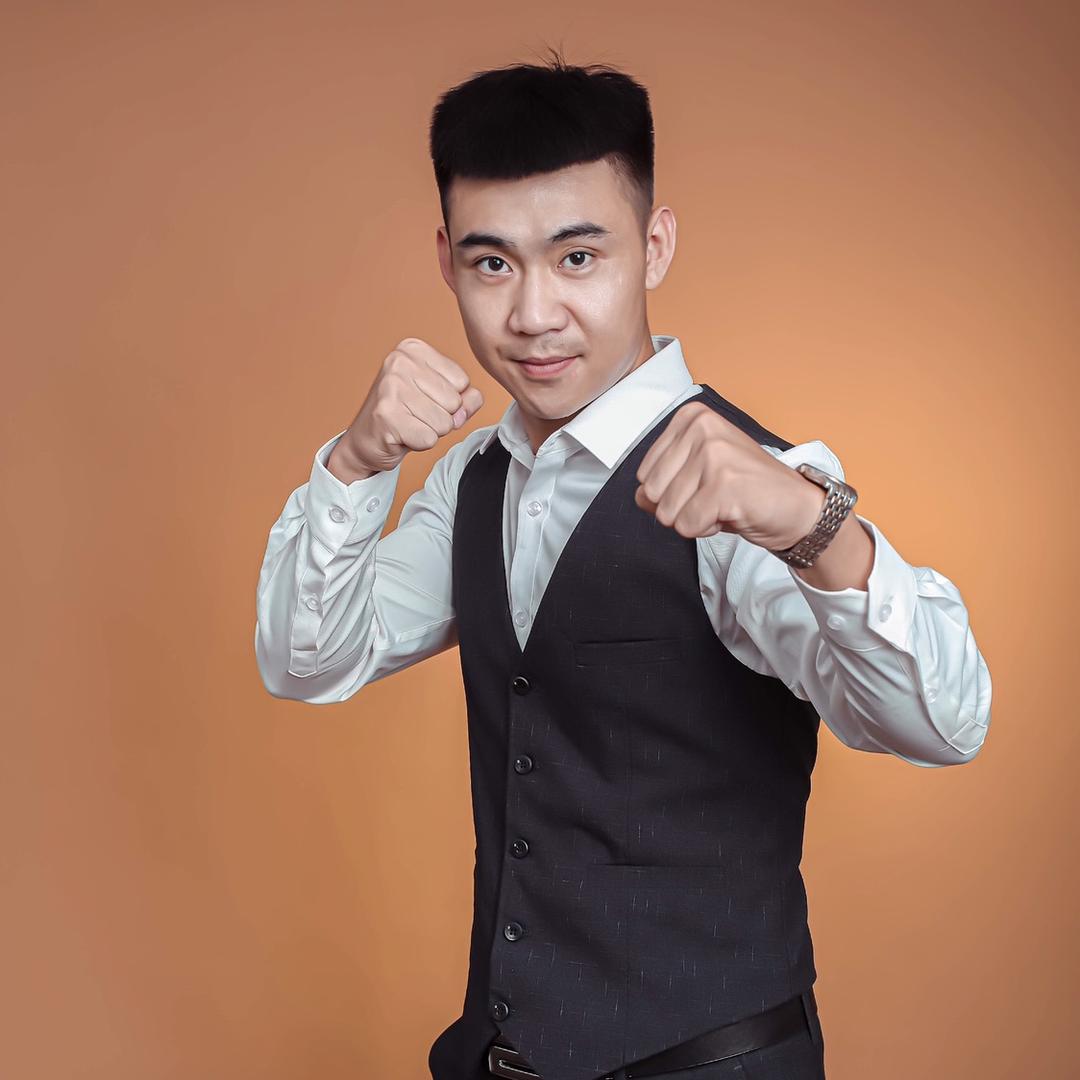 阿龙擒拿格斗