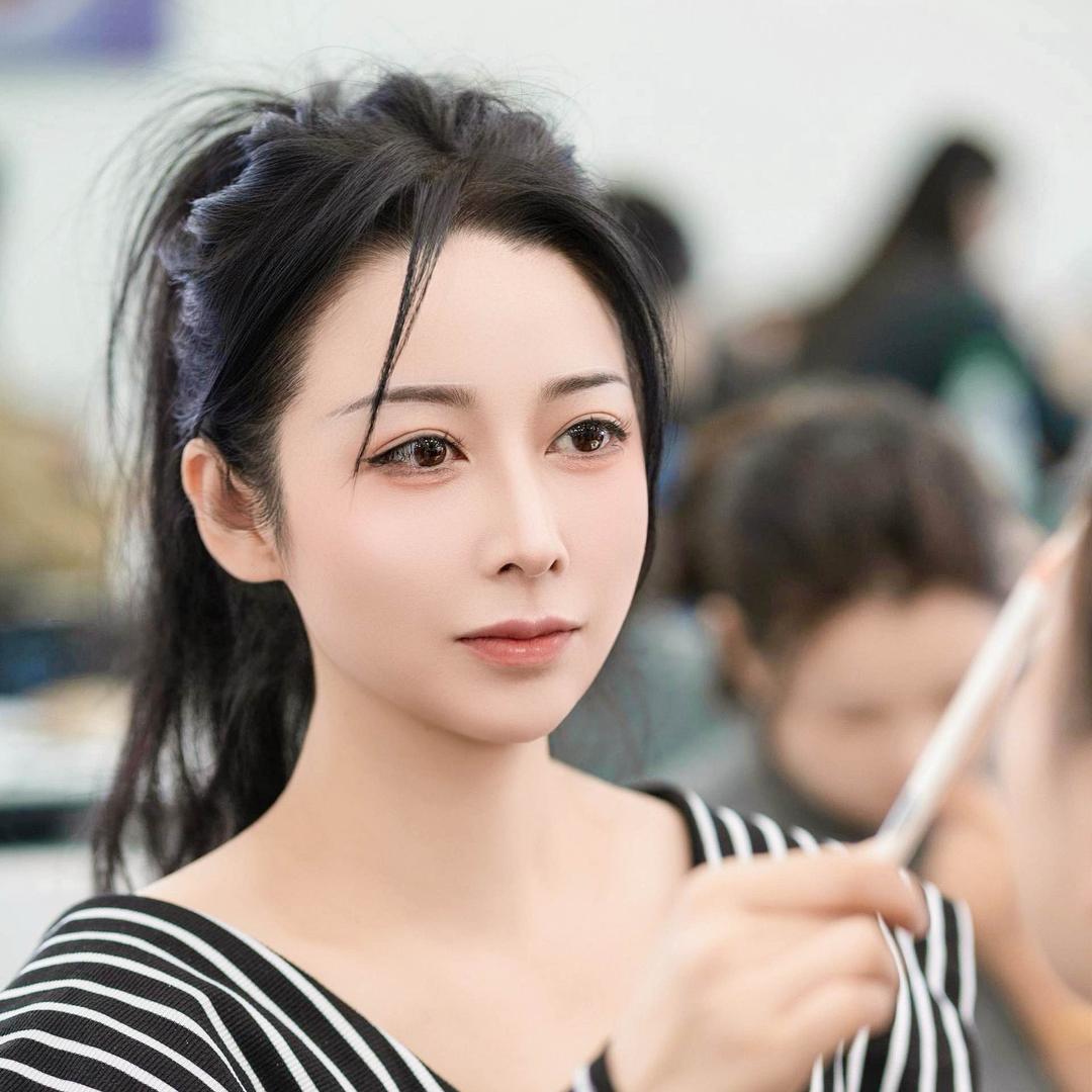 新蔡做眉毛的娜娜米