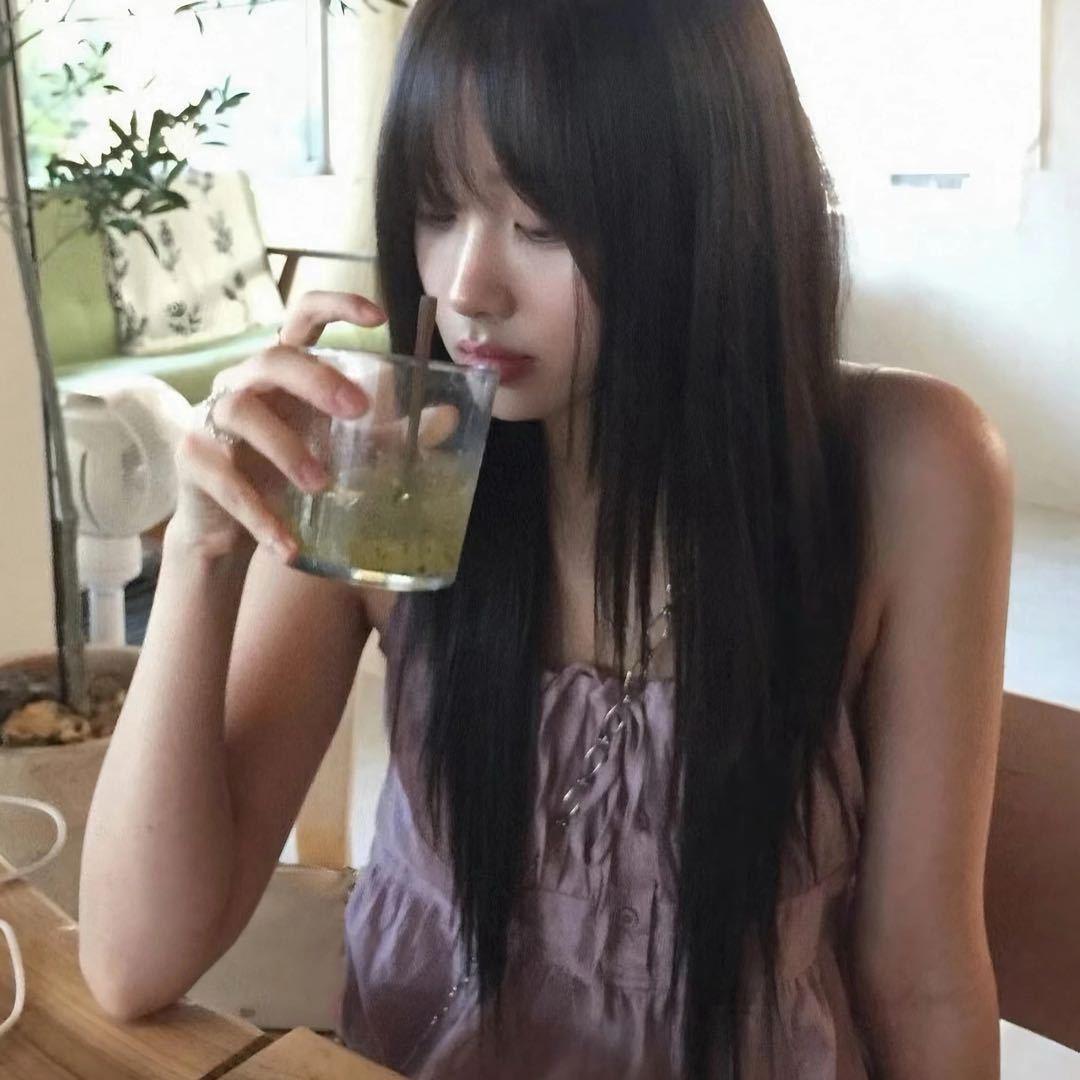 从前有座雪山里面住了小雪