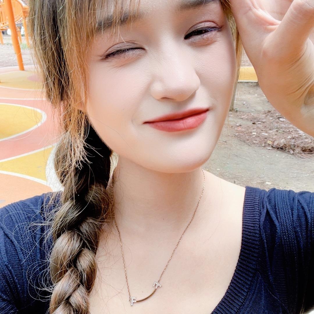 江贝贝*