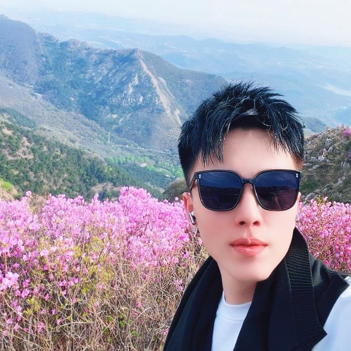 养蝴蝶兰的大连小伙《花先生花坊》