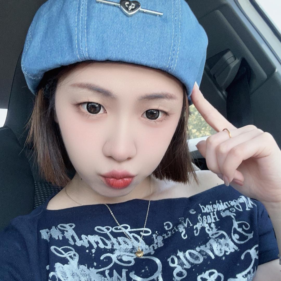 单眼皮依依🌞
