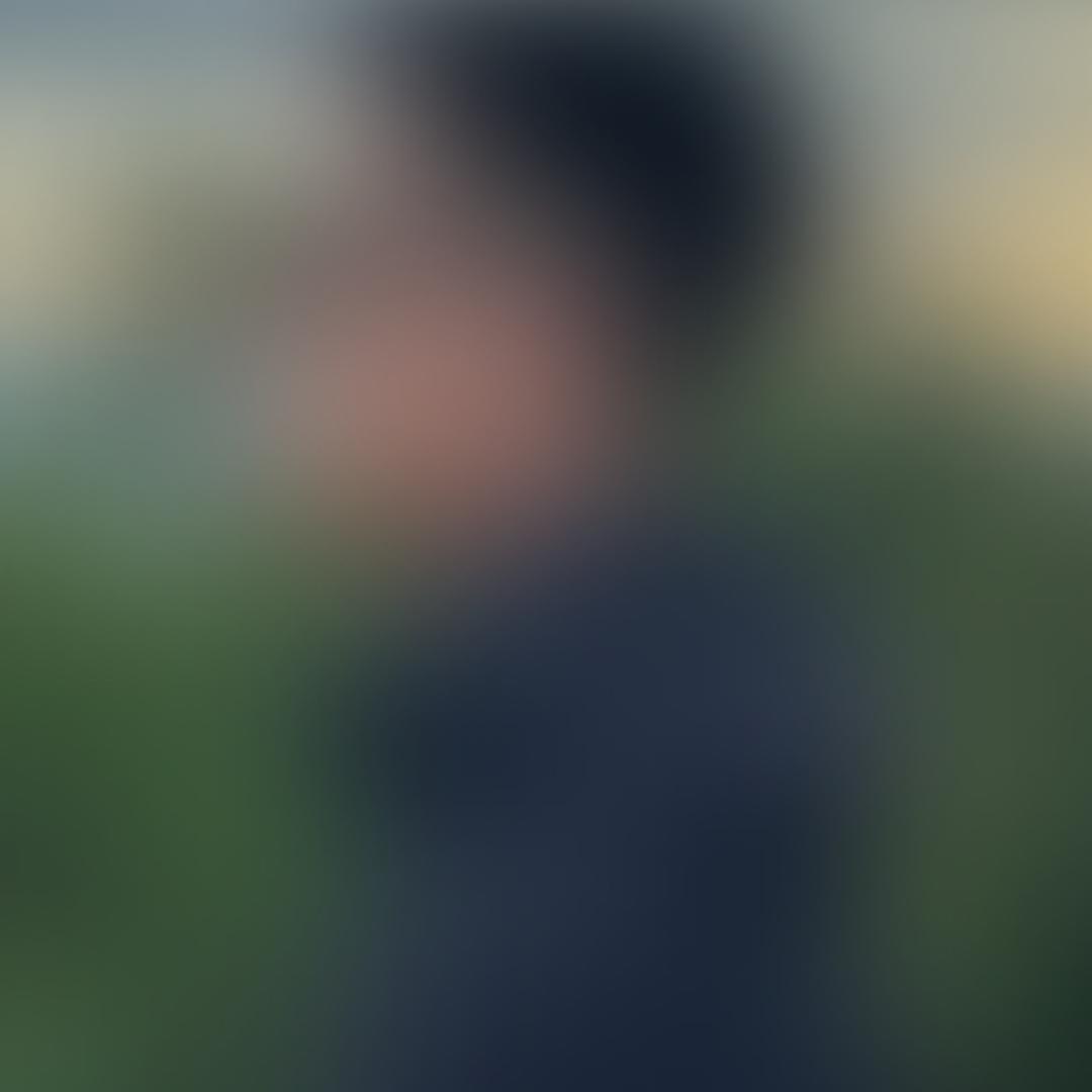 825