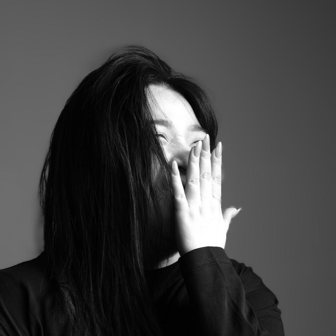 威海族迹摄影化妆师Janary
