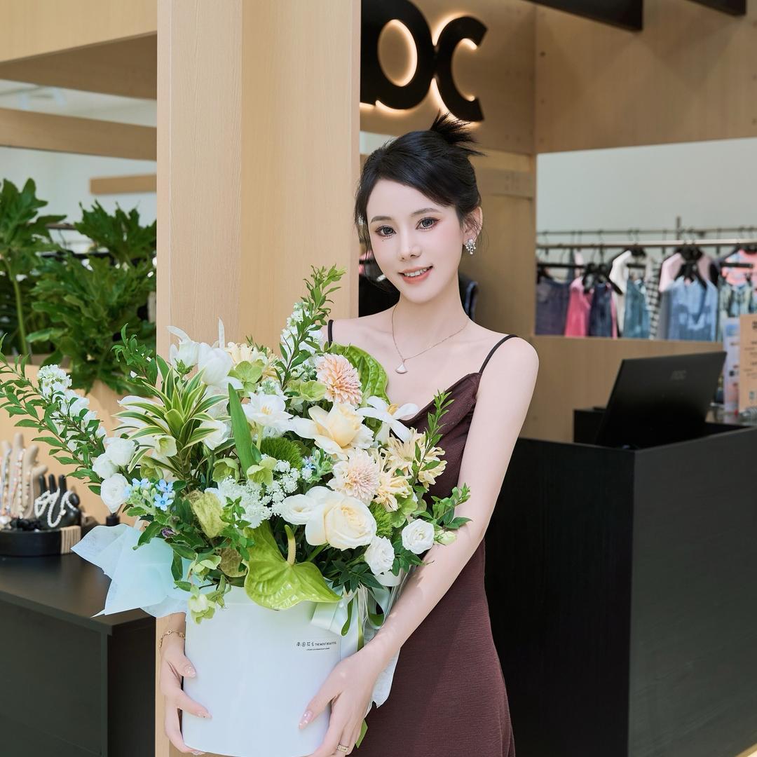 里乌女装英子