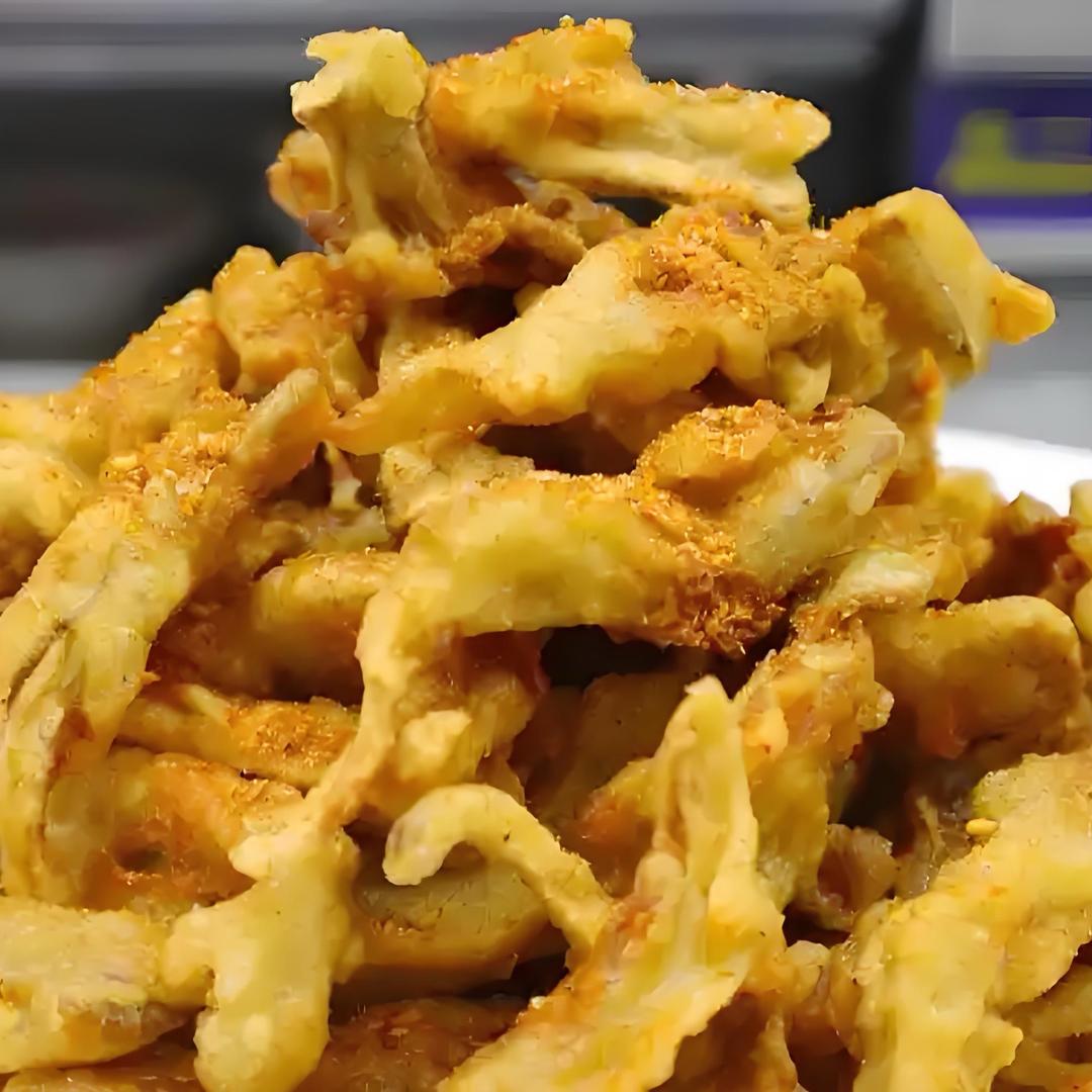 炸蘑菇的小姑娘