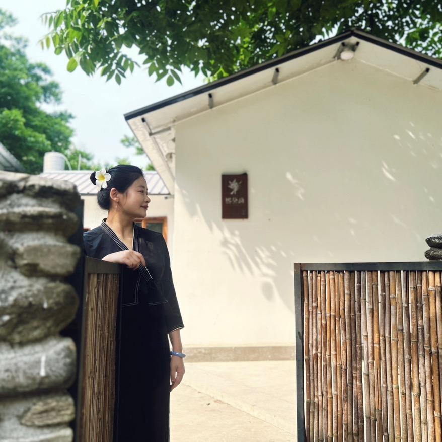 小see