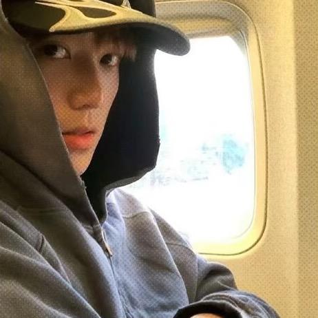 20岁妙龄少男被60岁老太偷窥洗澡