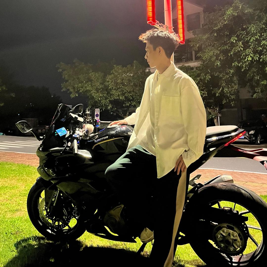 黑色幽默。
