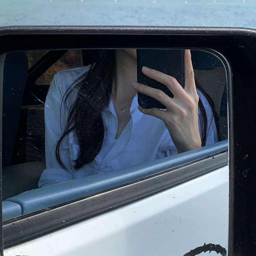 𝑪𝒉𝒍𝒐𝒆_