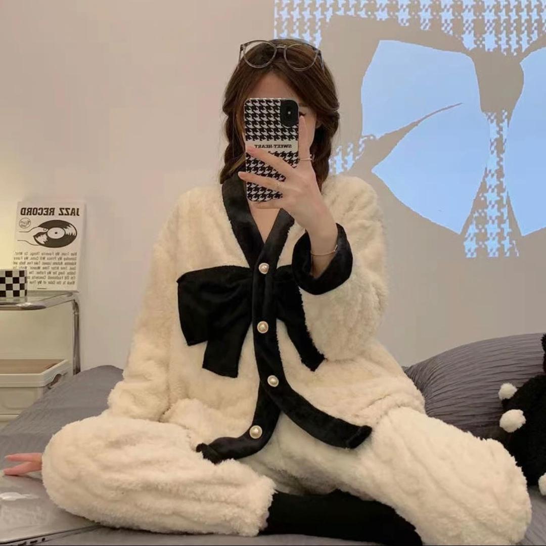 奈朵轻奢睡衣