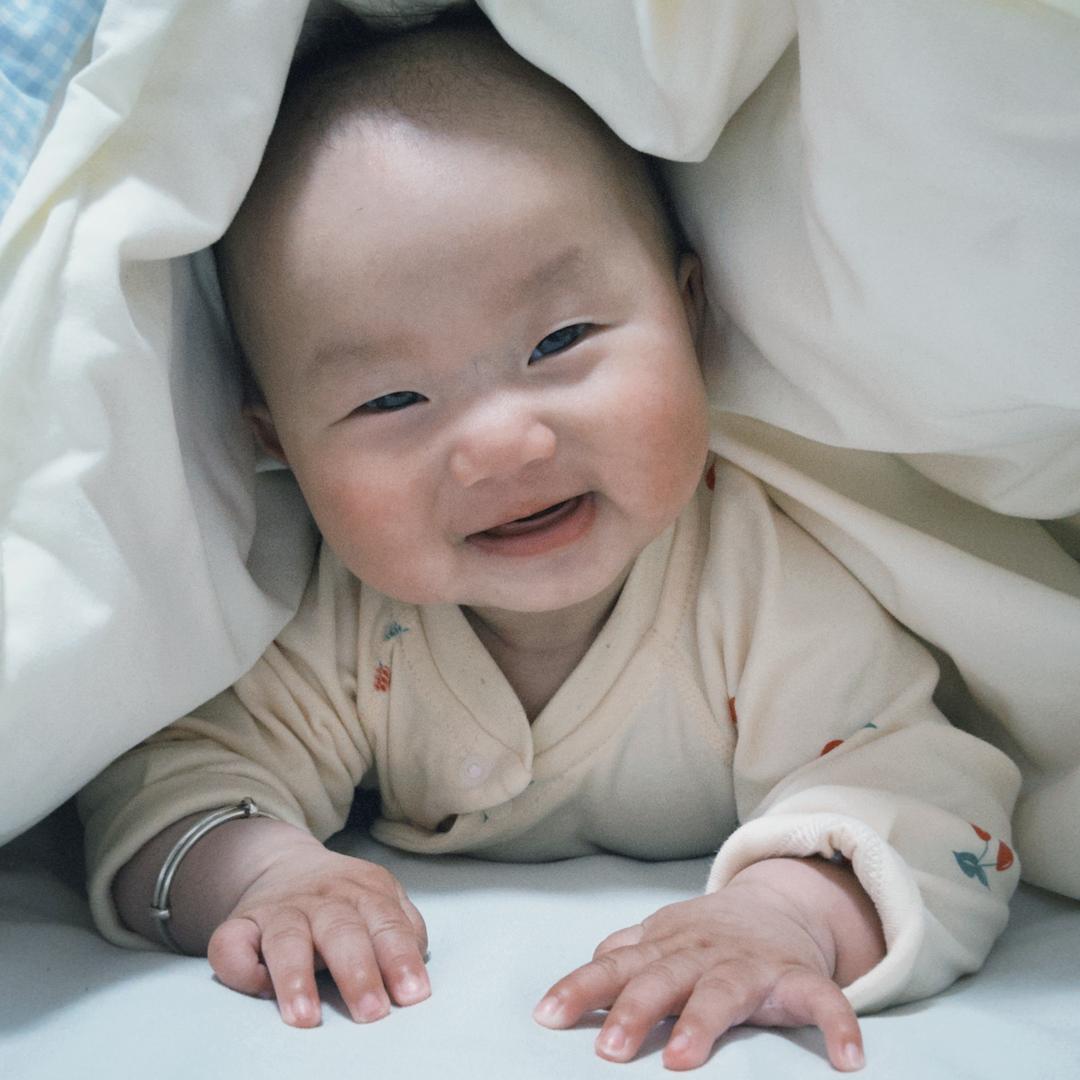 小汪头发长长