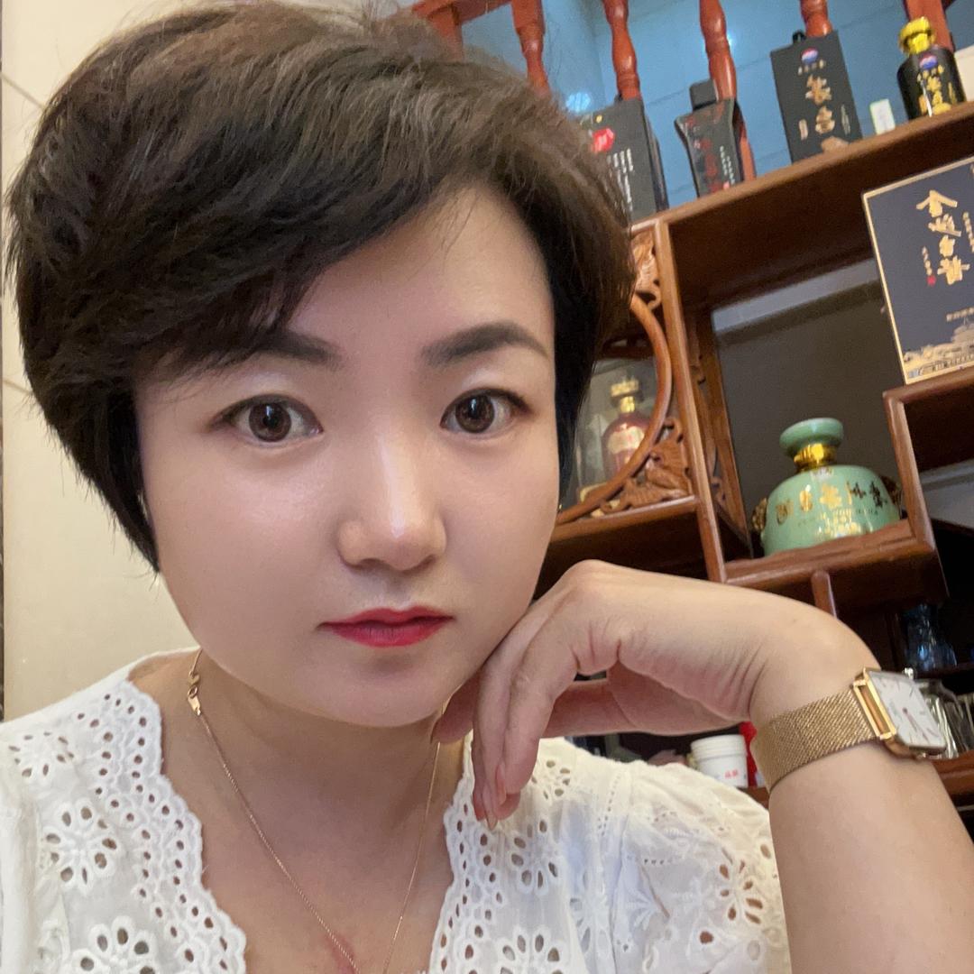 短发小姐姐
