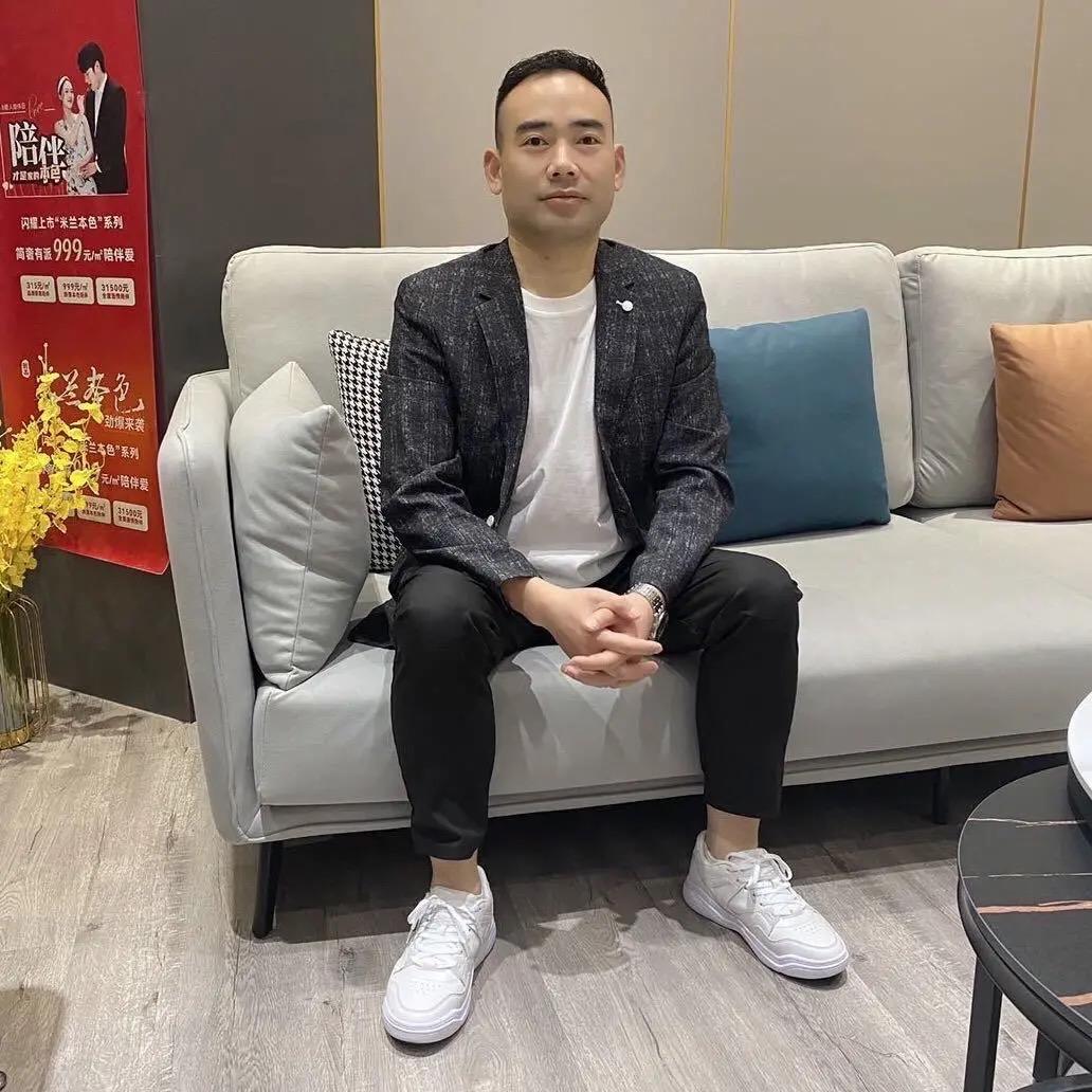 襄阳金融小哥 刘鹏