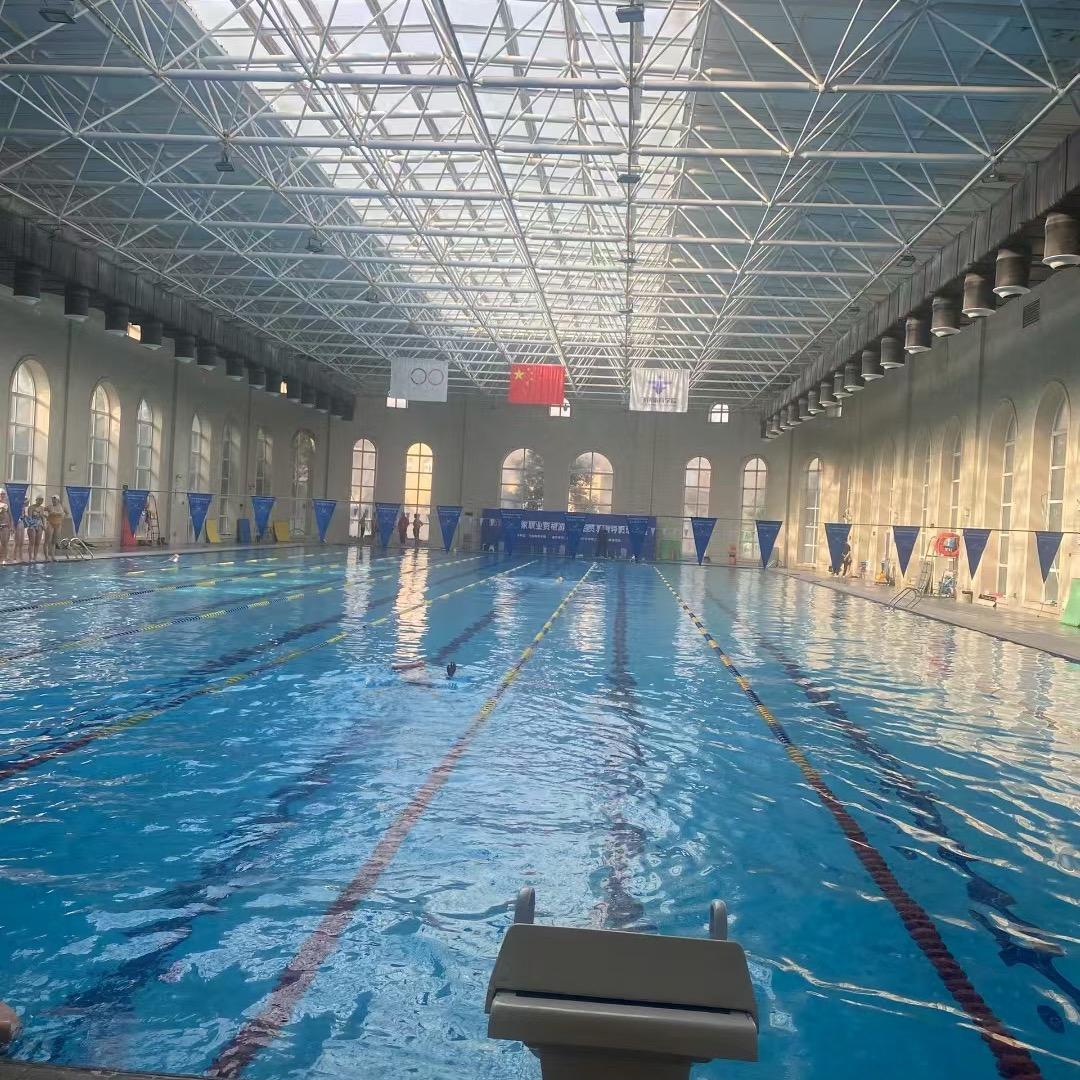 滨河假期酒店游泳健身