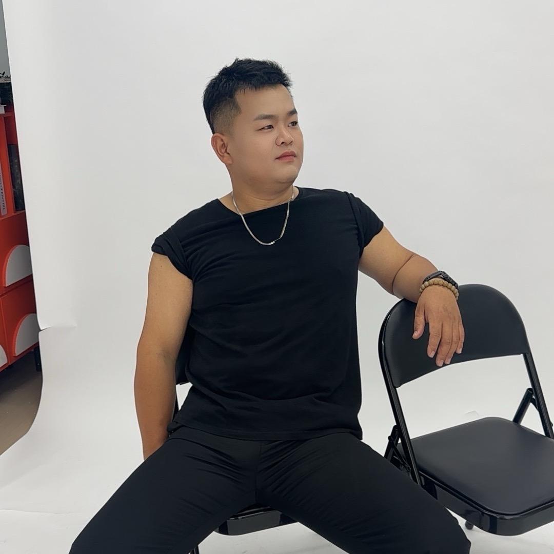 这个小哥不太冷、