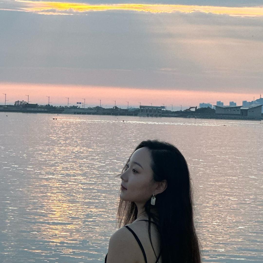 王哈哈。