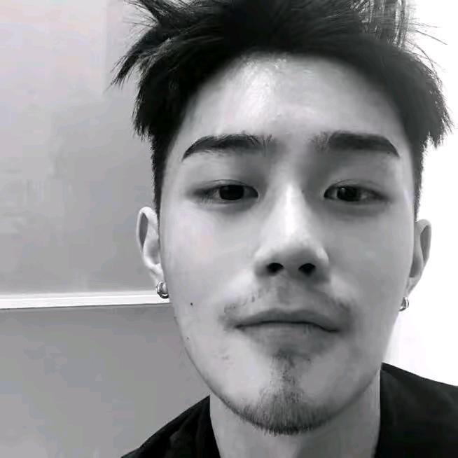 𝑳𝒄𝒃𝒆𝒓𝒈